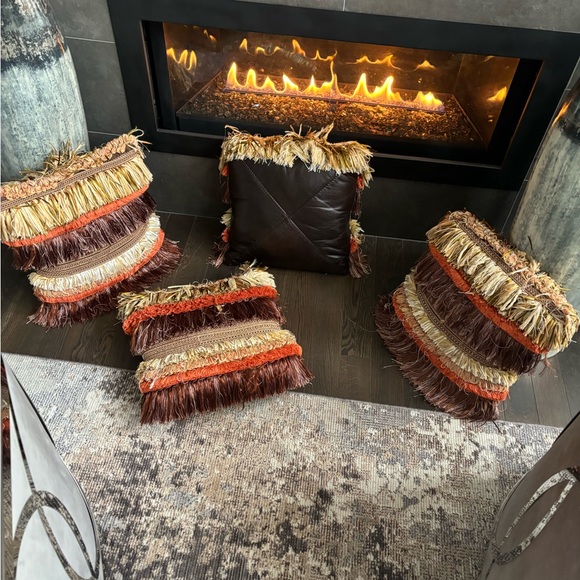 Vintage rich 17 x 17 decorator, wealthy home pillows, fringe and leather - Picture 7 of 16